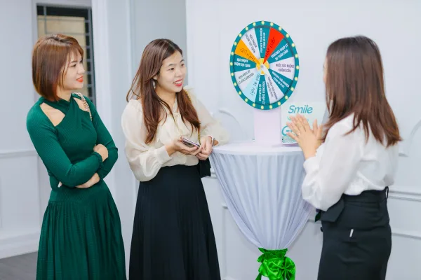 Niềng răng Invisalign có đau không? 8 cách giảm đau hiệu quả
